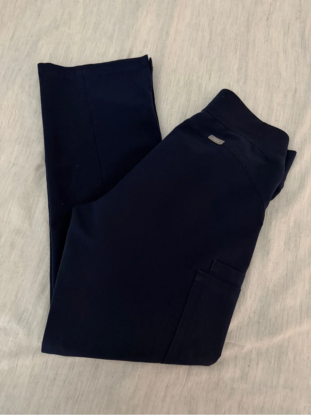 FIGS Women’s Kade™ Cargo Scrub Pants Navy Small Petite - Picture 3 of 9